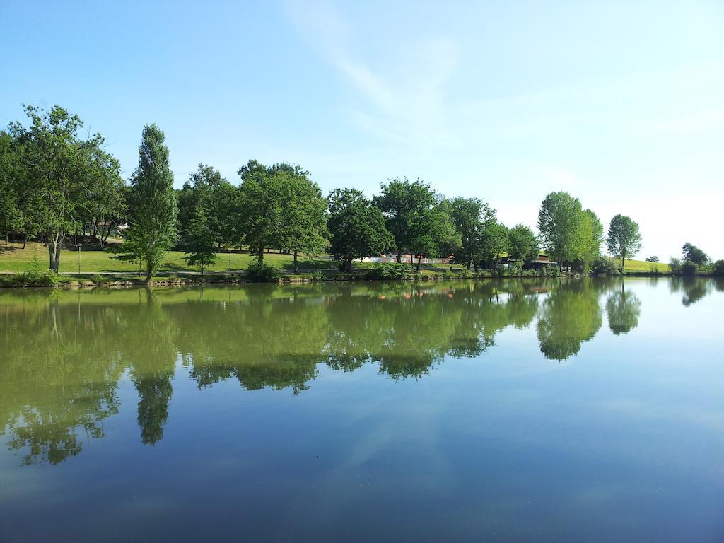 Lac De Cancon Esterno foto