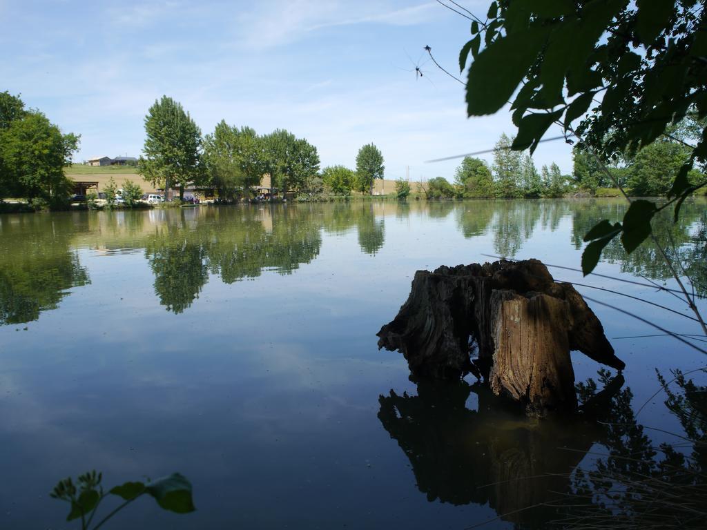 Lac De Cancon Esterno foto